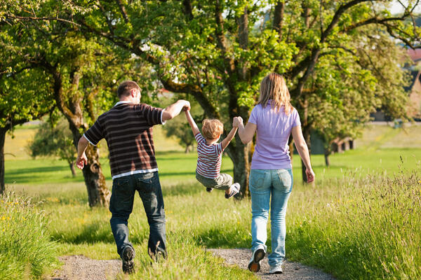 Das Familienbüro Bönen lädt Eltern mit ihren Kindern zu einem Spaziergang ein .