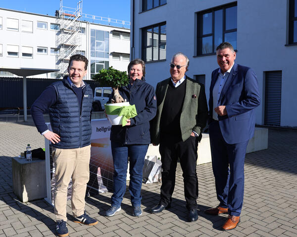 Einweihung-PV-Anlage-Zechenstraße-51-Lucas-Josten,-Silke-Amsel,-Markus-Gerold,-Mario-Löhr-Foto-Leonie-Joost